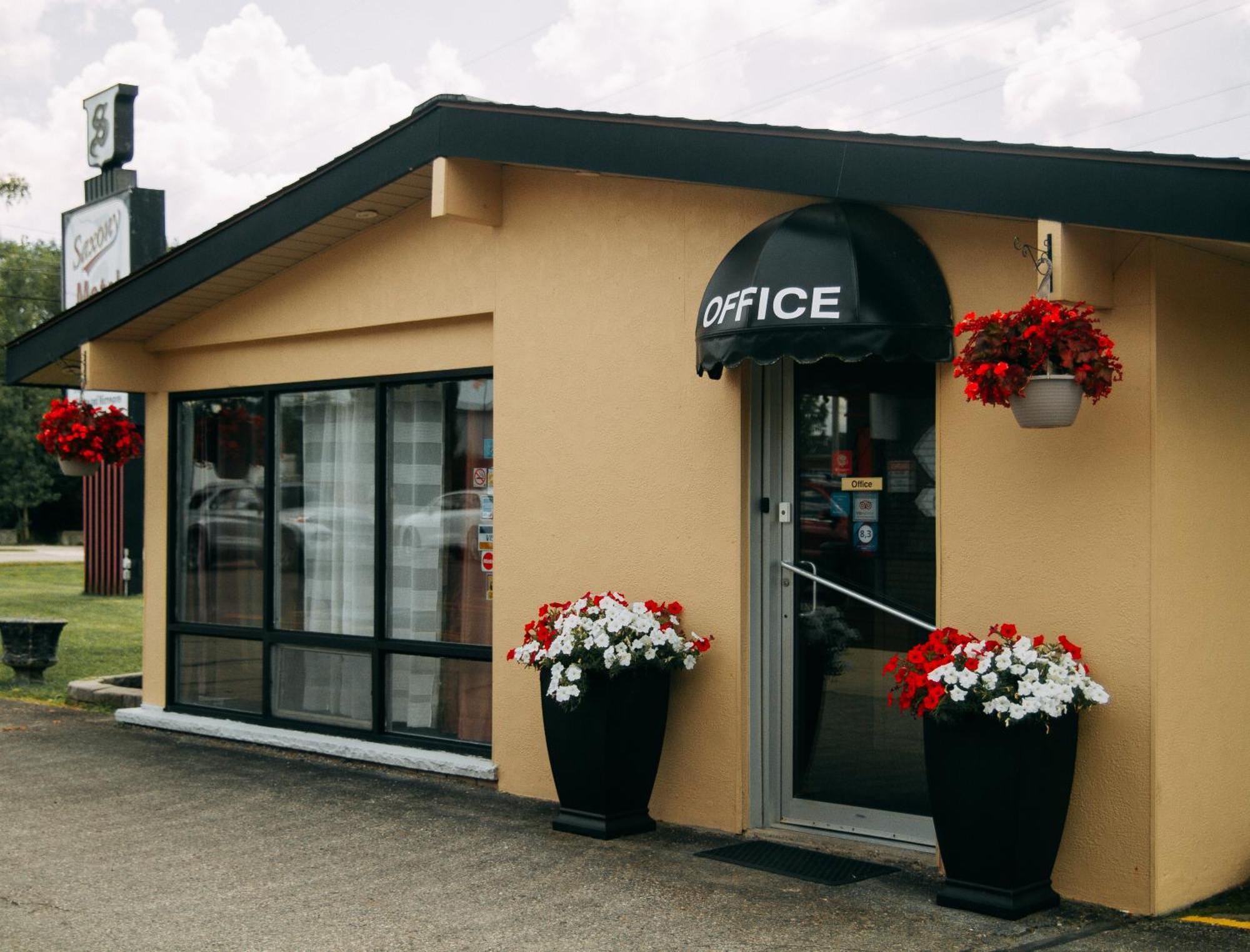 Saxony Motel Chatham-Kent Exterior photo
